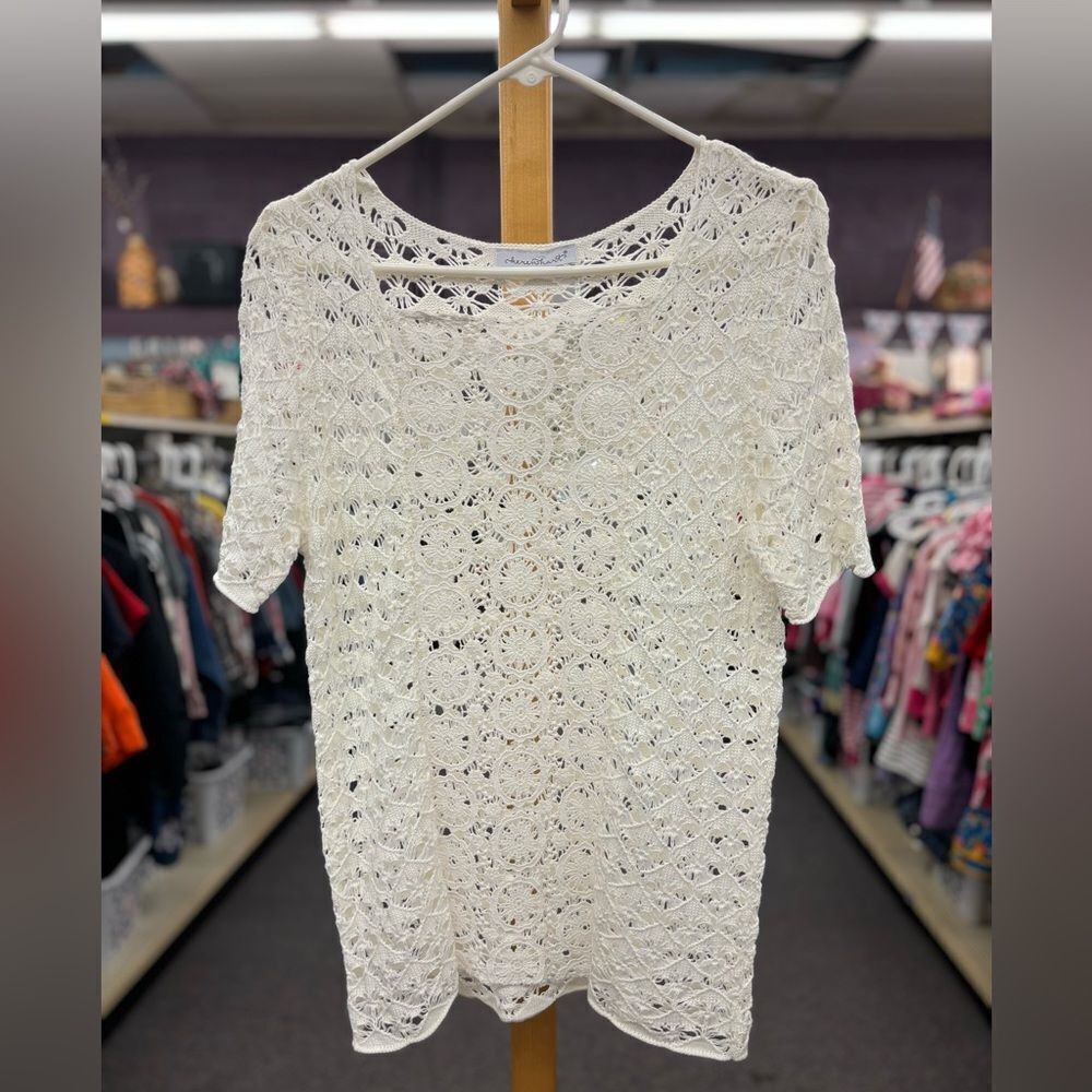 🛍️ Karen Heart ladies Med White Lace Overlay Top
